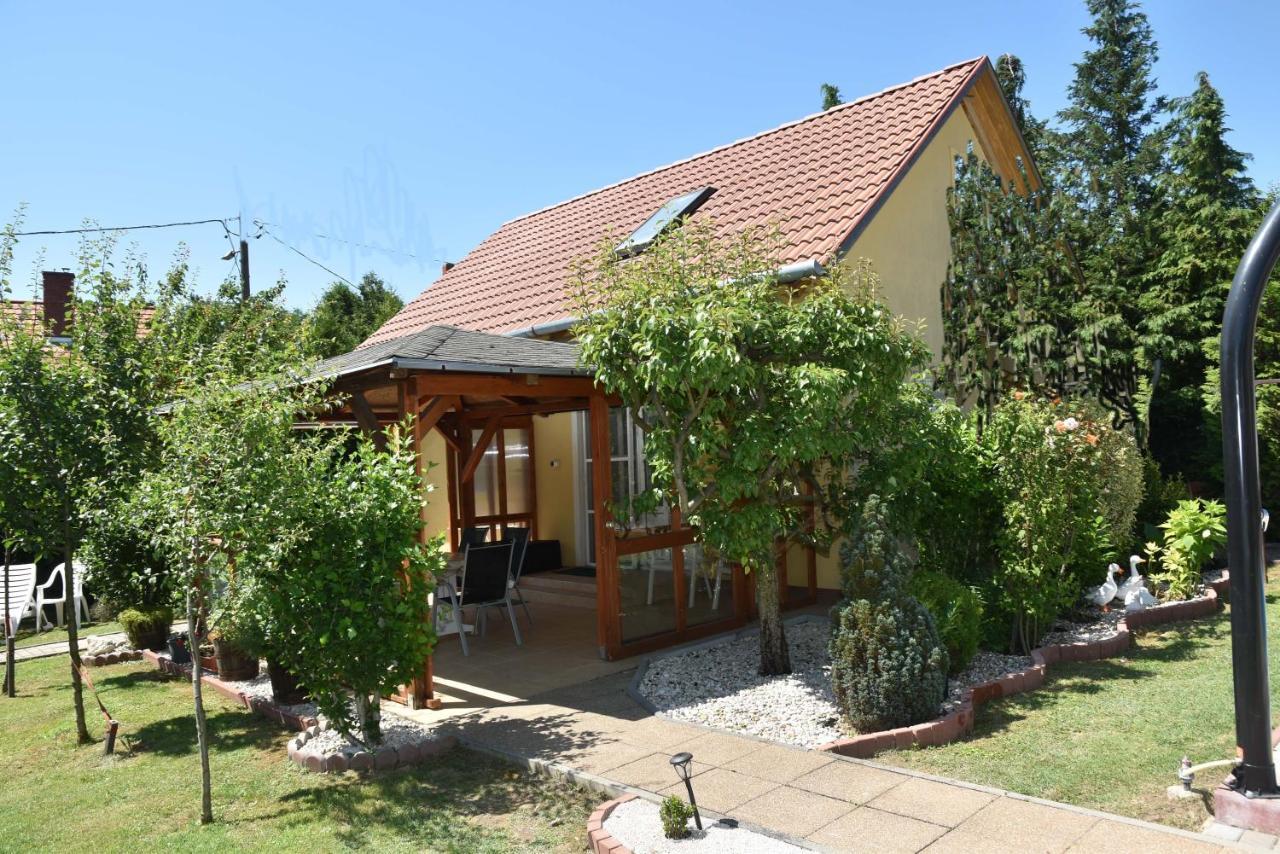 Gyenesi Virag Apartman Gyenesdias Bagian luar foto